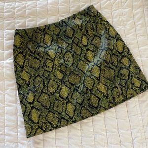 VERSACE jeans Couture vintage Green snake skin print mini Skirt Size IT 42 US 6